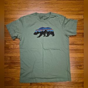 Patagonia Fitz Roy Bear Yellowstone National Park Tshirt Size M